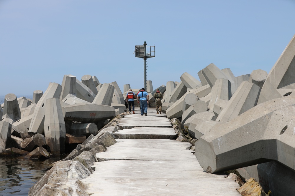 USACE Buffalo District inspects Oswego Harbor breakwaters