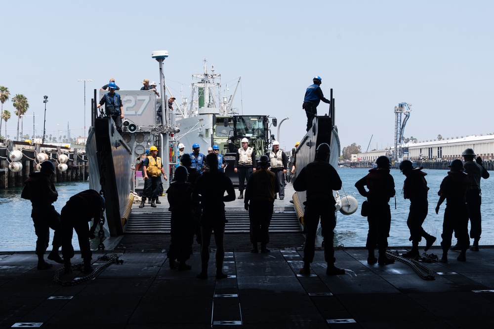 USS Portland (LPD 27) conducts LCU Stern Gate Marriage