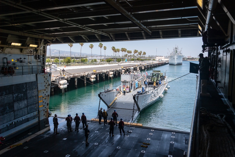 USS Portland (LPD 27) conducts LCU Stern Gate Marriage