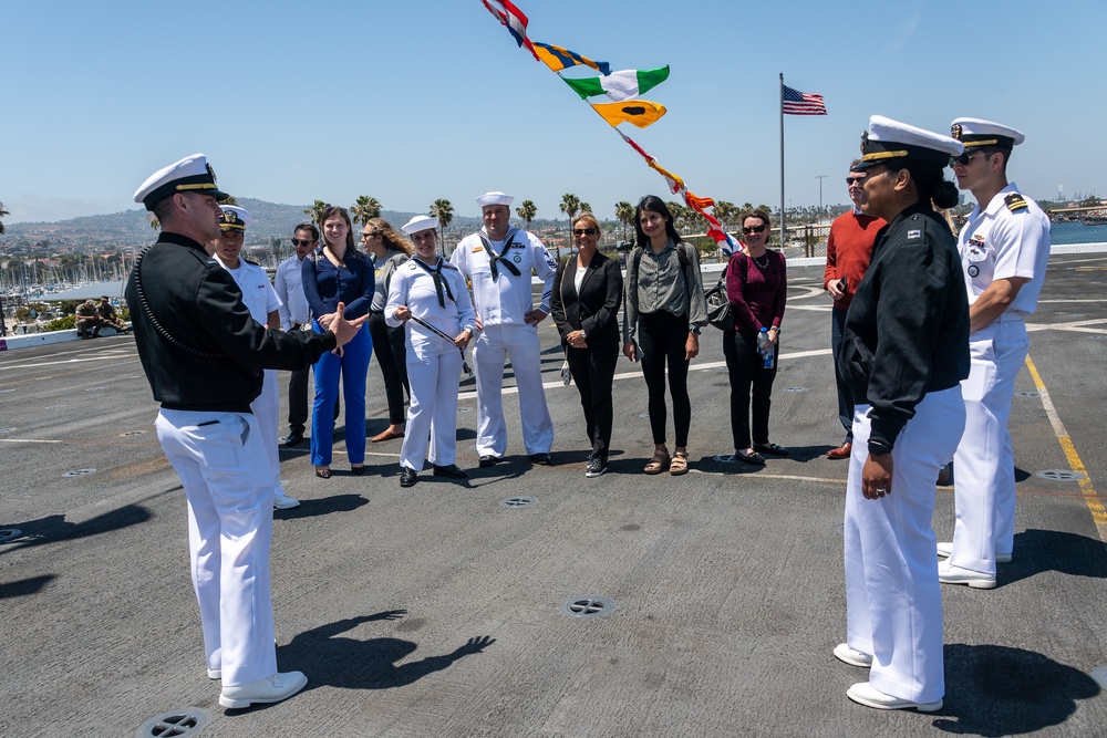 USS Portland (LPD 27) Hosts tour with NTAG Los Angeles