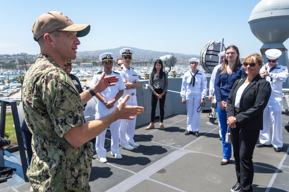 USS Portland (LPD 27) Hosts tour with NTAG Los Angeles