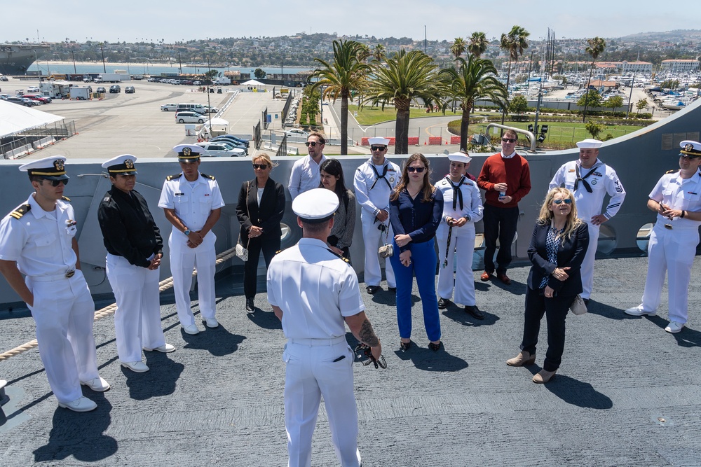 USS Portland (LPD 27) Hosts tour with NTAG Los Angeles