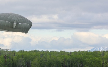 4-25 Paratrooper lands on Malemute Drop Zone during Spartan Memorial Week