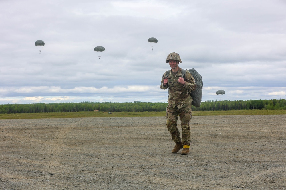 Paratroopers jump into Spartan Memorial Week