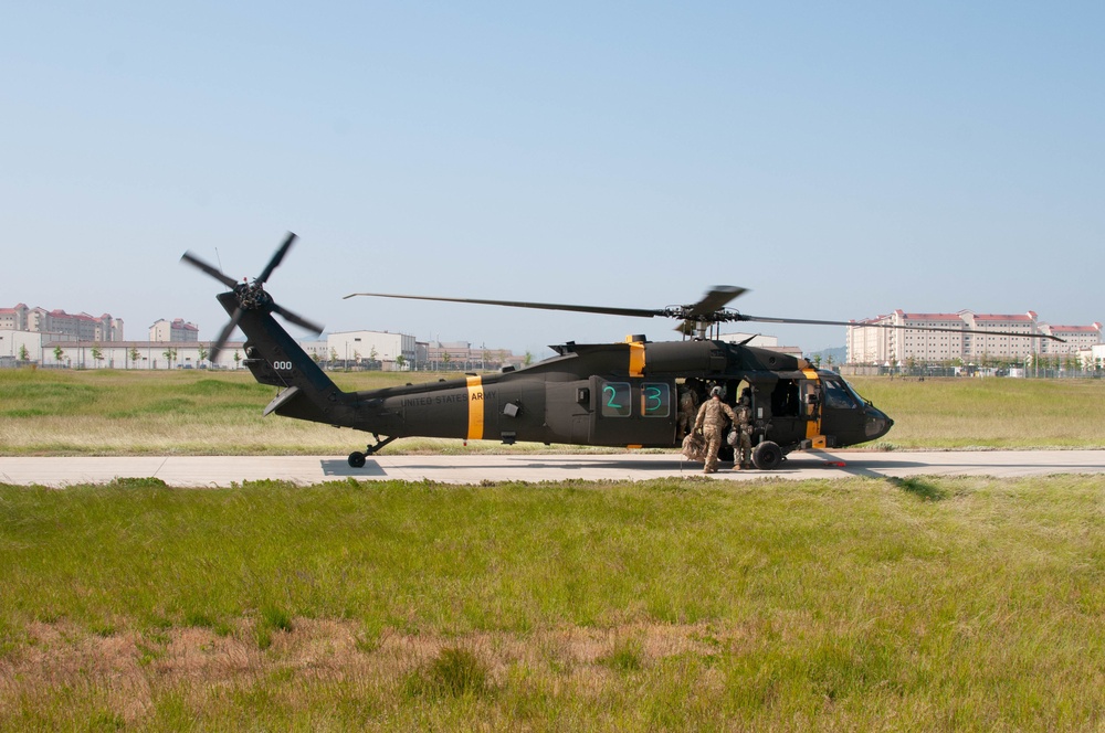 2CAB and 1st Brigade Combat Team, 1st Armored Division Conduct Air Assault