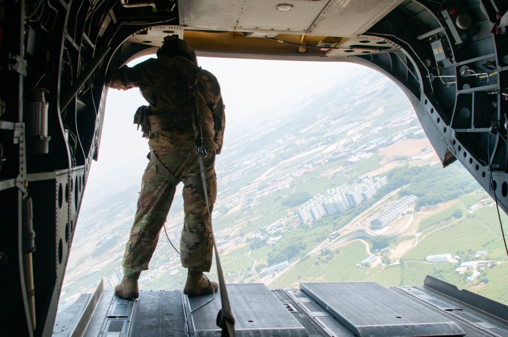 2CAB and 1st Brigade Combat Team, 1st Armored Division Conduct Air Assault