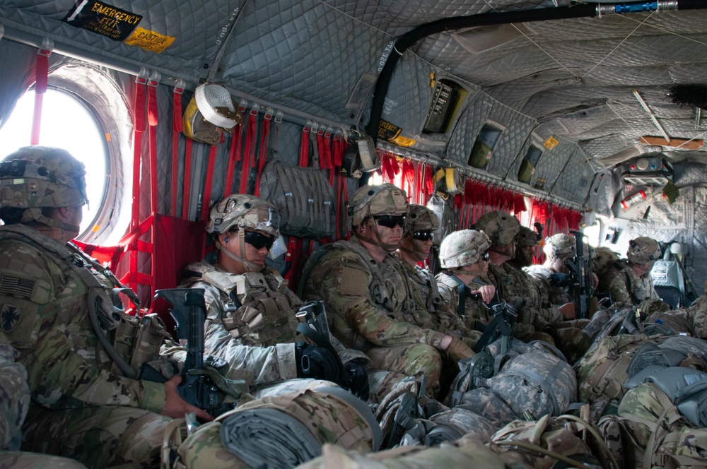 2CAB and 1st Brigade Combat Team, 1st Armored Division Conduct Air Assault