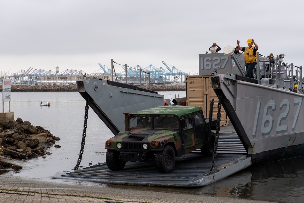 MTV4 Vehicle Offloads during DSCA drill