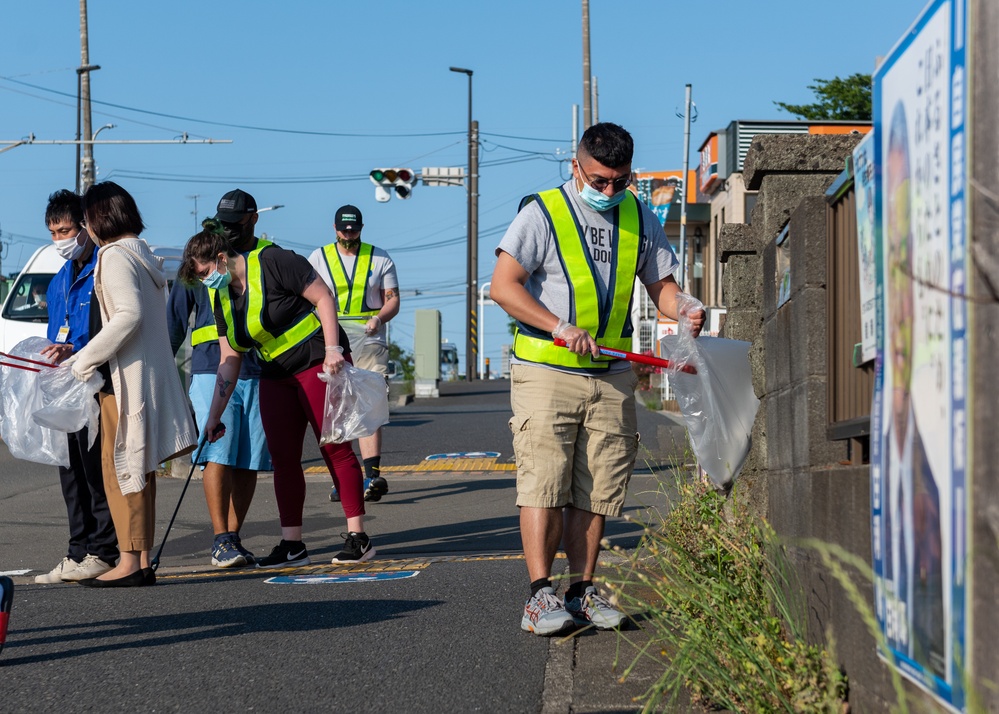 NAF Atsugi Sailors Clean The Streets of Ayase
