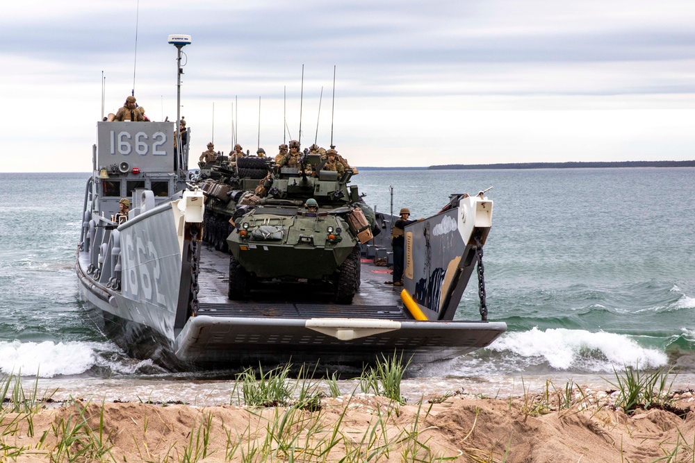 Gunston Hall: (ASU) 4 lands Ashore in Estonia