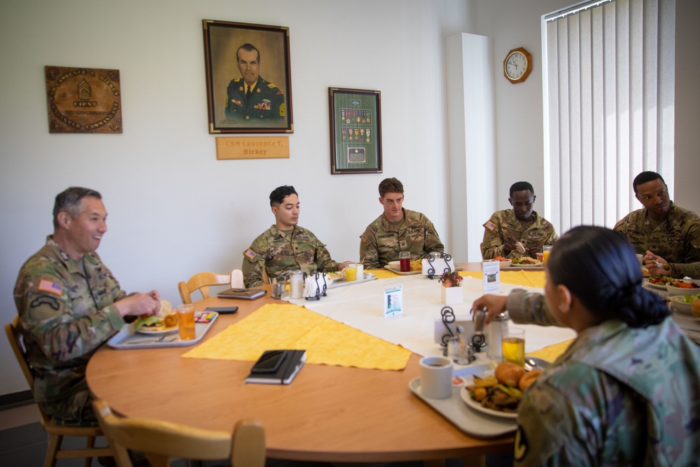 7ATC Command Sgt. Maj. Mark Morgan meets with Soldiers