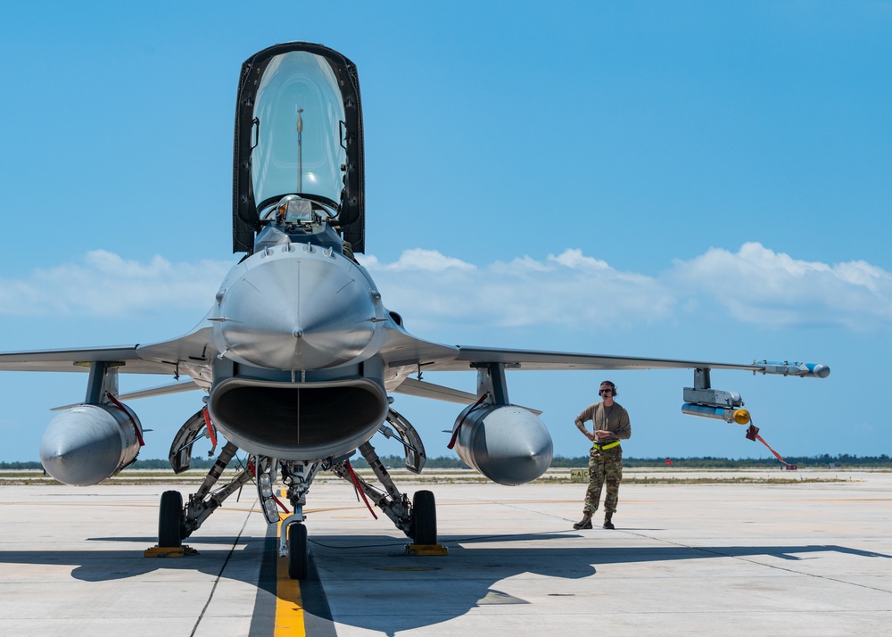 Farewell tour: Dutch finish overwater F-16 training over Florida coast