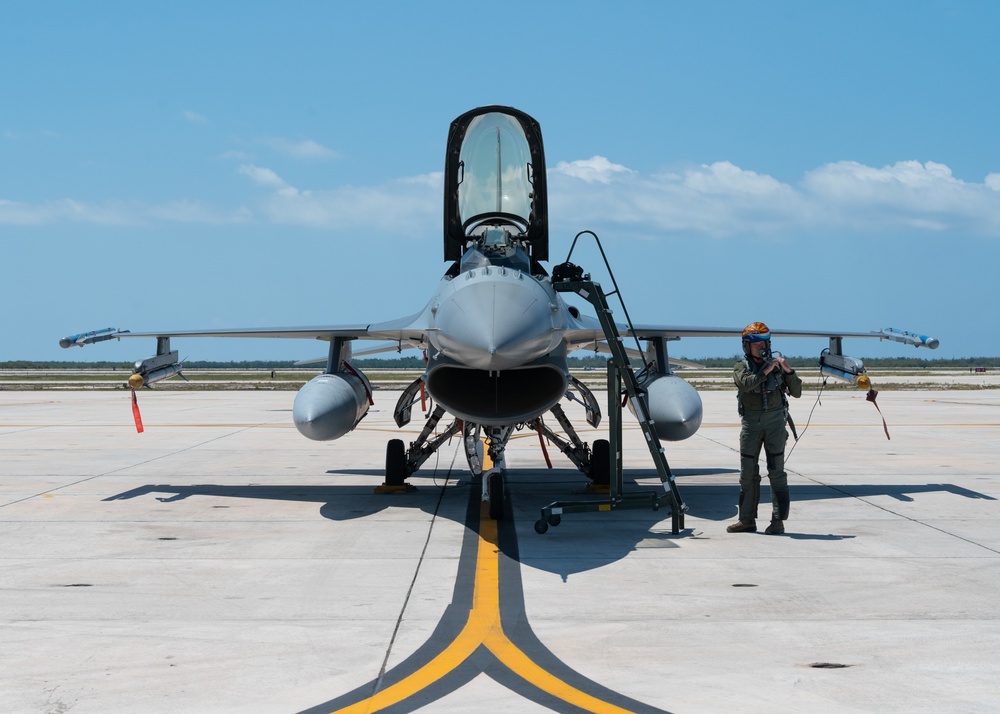 Farewell tour: Dutch finish overwater F-16 training over Florida coast
