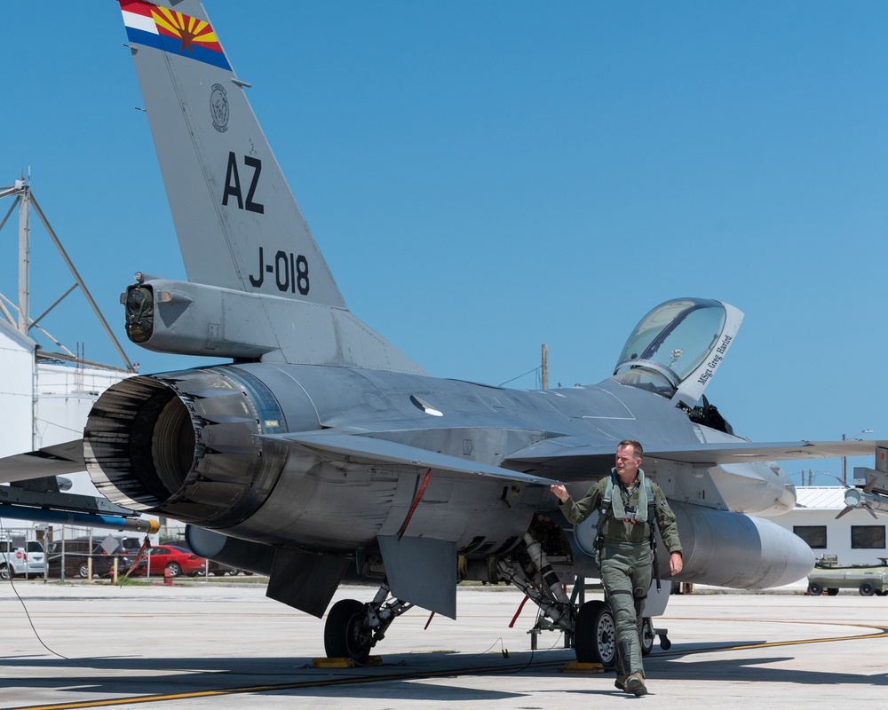 Farewell tour: Dutch finish overwater F-16 training over Florida coast