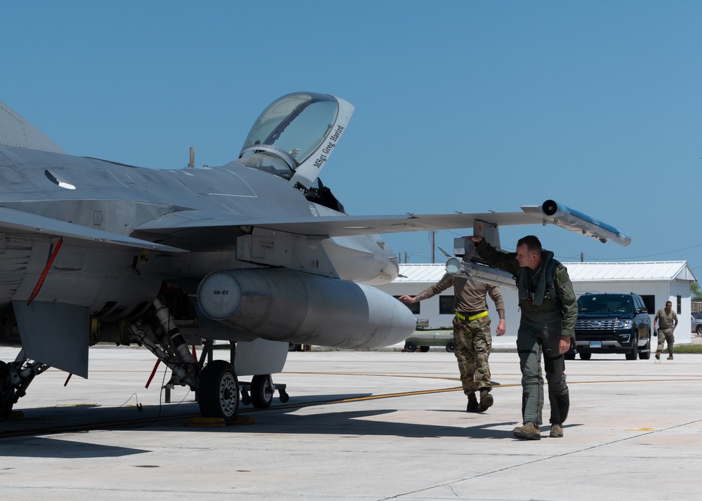 Farewell tour: Dutch finish overwater F-16 training over Florida coast