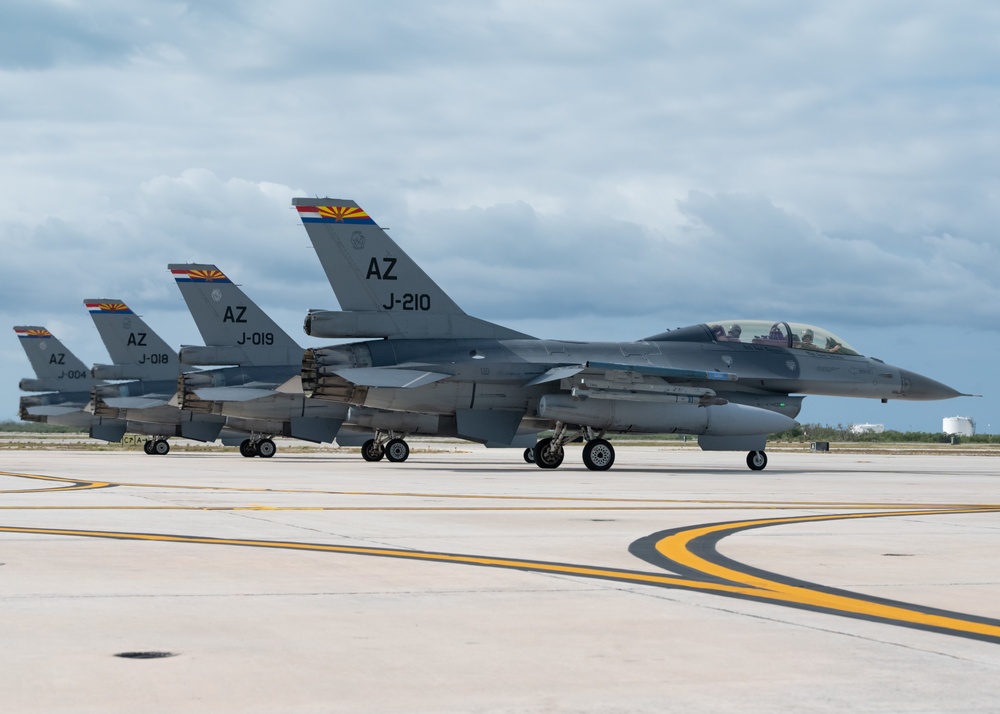 Farewell tour: Dutch finish overwater F-16 training over Florida coast