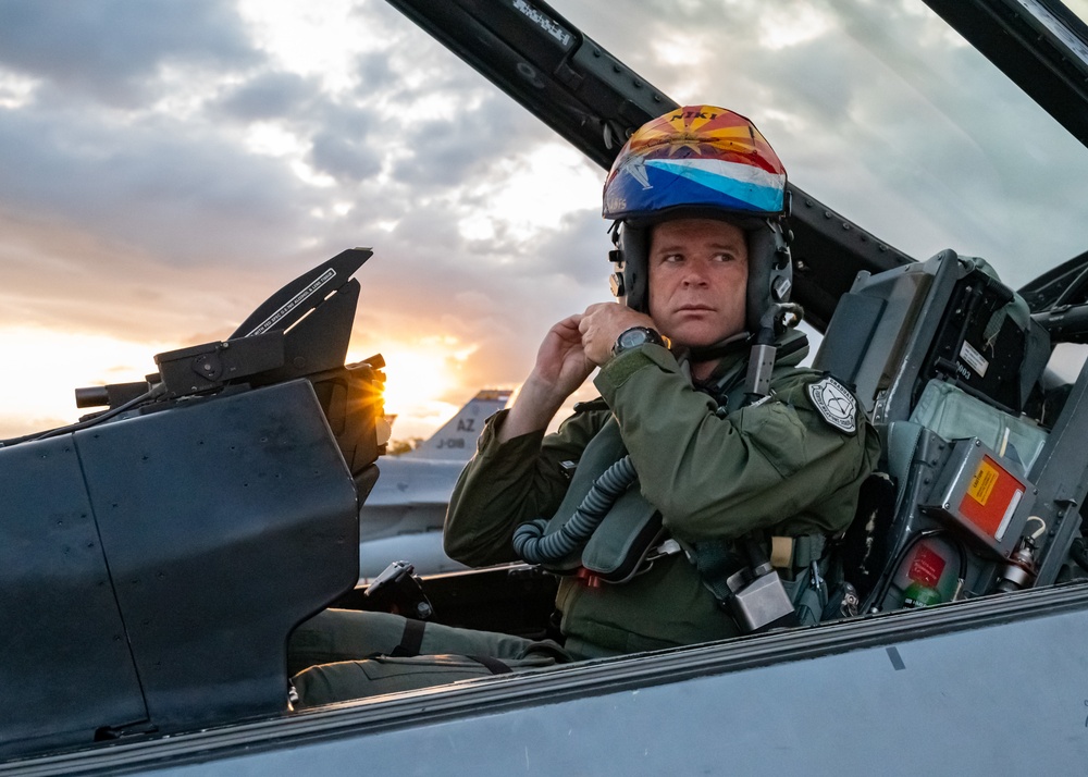 Farewell tour: Dutch finish overwater F-16 training over Florida coast