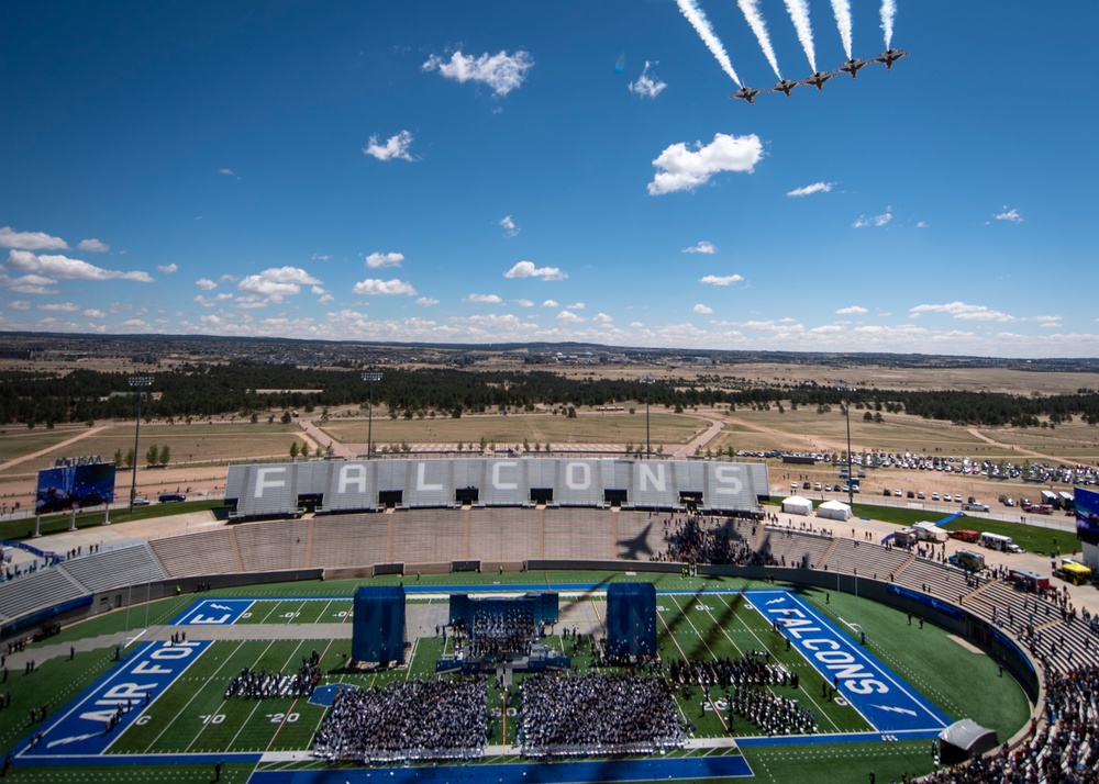 Thunderbirds fly over USAFA 2022 Graduation