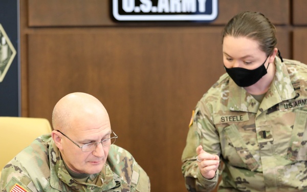 Gen. Ed Daly demonstrates Army PMCS app