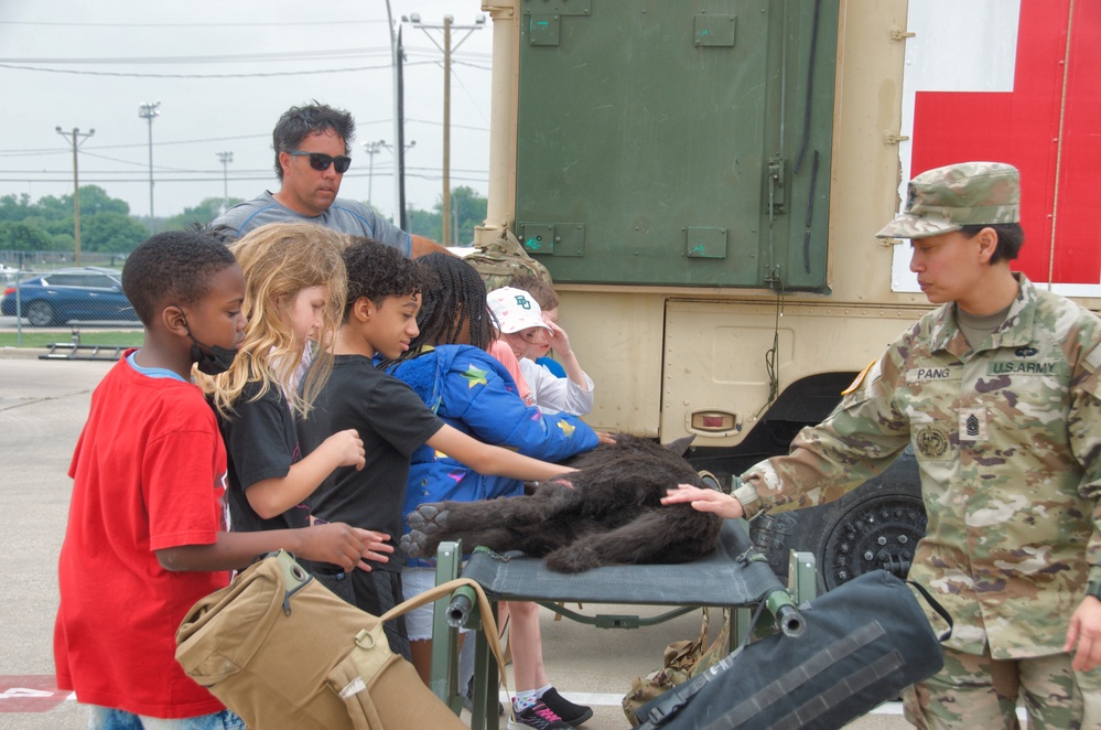 Fort Hood Soldiers support elementary school during Career Day