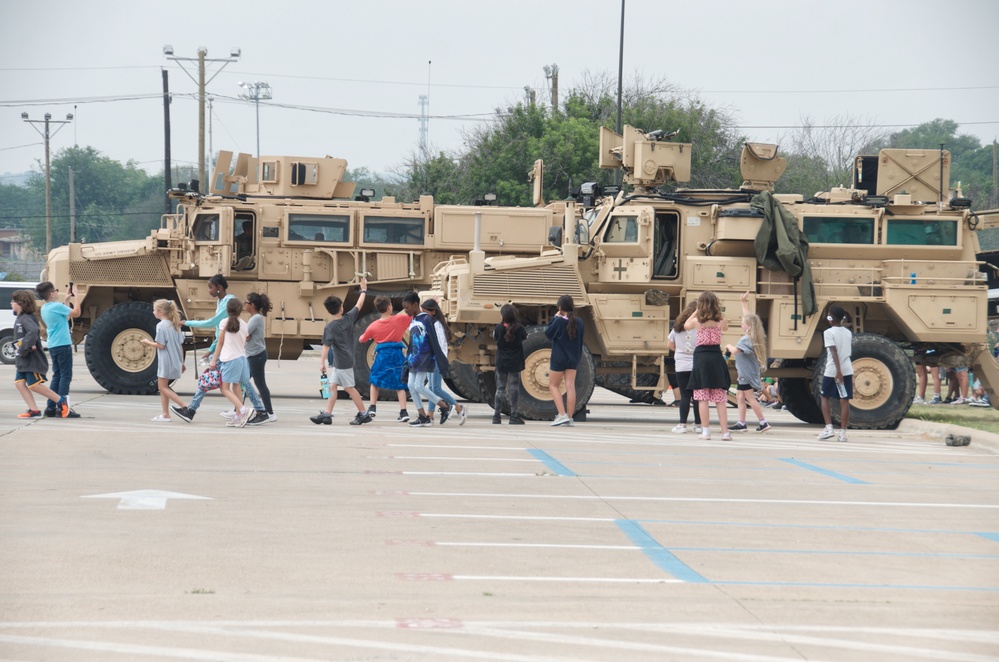 Fort Hood Soldiers support elementary school during Career Day