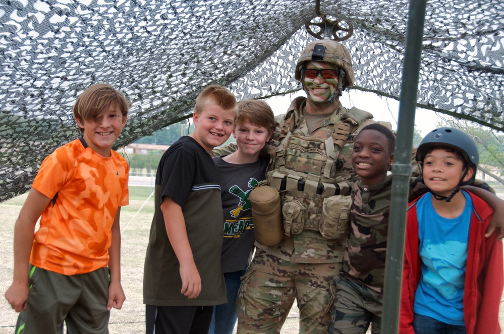 Fort Hood Soldiers support elementary school during Career Day