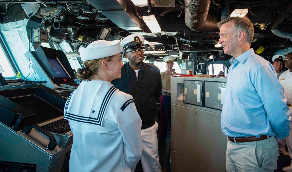 Under Secretary of the Navy visits USS Essex During LA Fleet Week