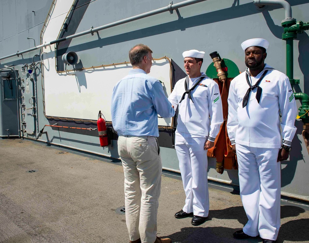 Under Secretary of the Navy visits USS Essex During LA Fleet Week