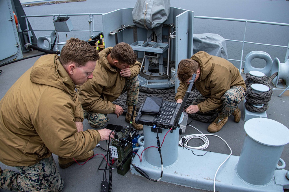 Marines aboard ENS Wambola port in Tallinn