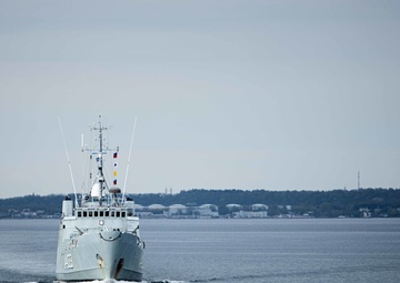 Marines aboard ENS Wambola port in Tallinn