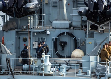 Marines aboard ENS Wambola port in Tallinn