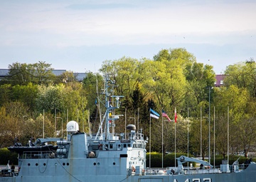 Marines aboard ENS Wambola port in Tallinn