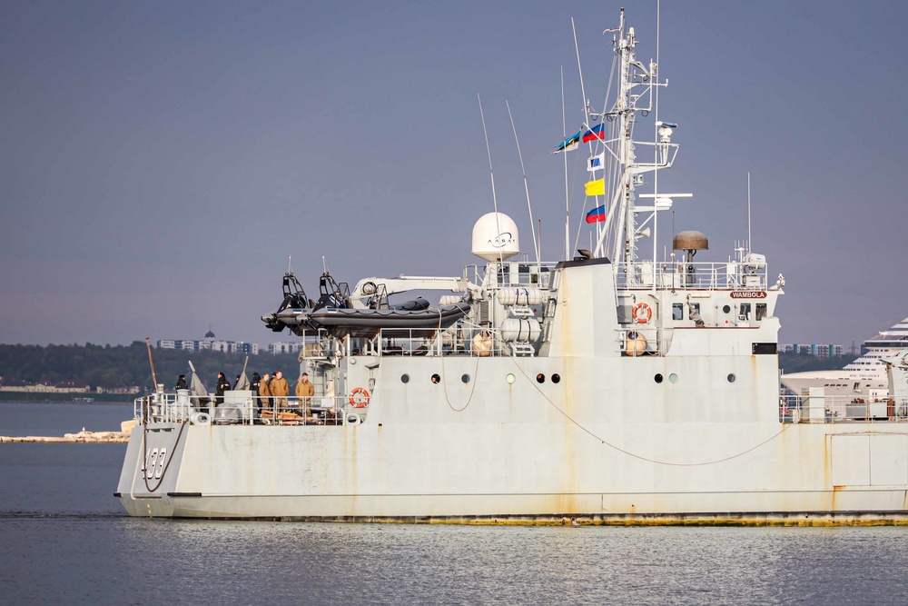 Marines aboard ENS Wambola port in Tallinn