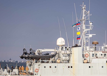 Marines aboard ENS Wambola port in Tallinn
