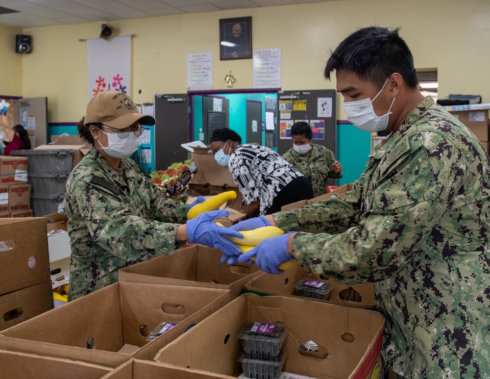 Sailors and Marines assigned to USS Portland volunteer