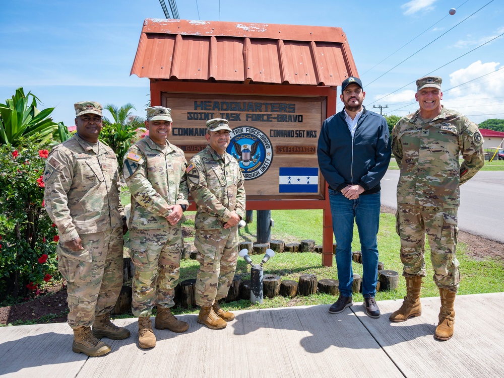 Honduran Secretary of Defense visits Soto Cano Air Base