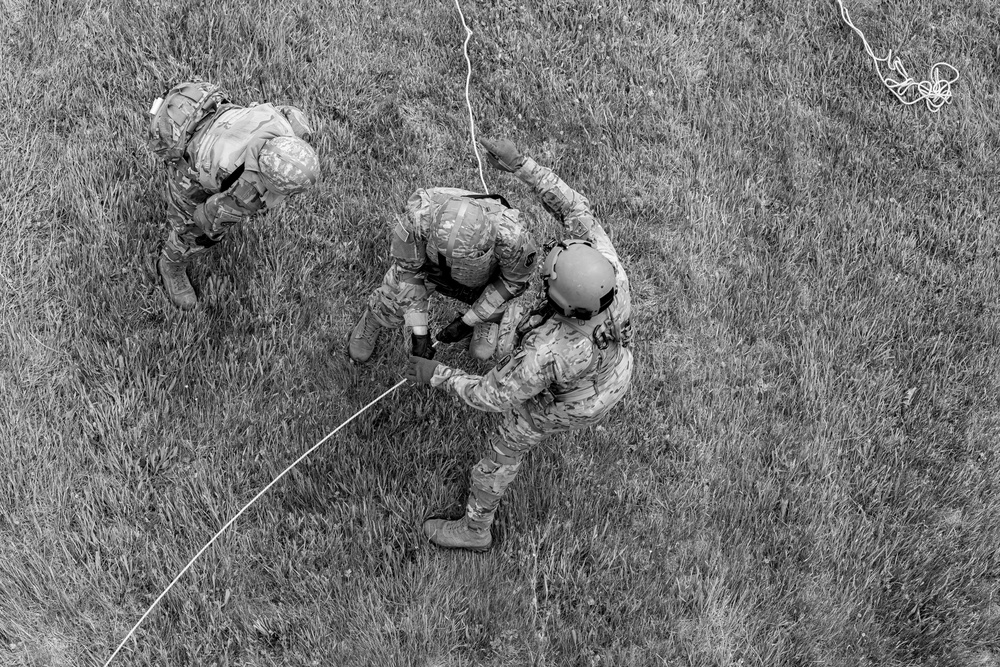 New Jersey MEDEVAC Supports Combat Lifesaver Course