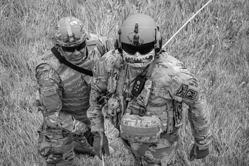 New Jersey MEDEVAC Supports Combat Lifesaver Course