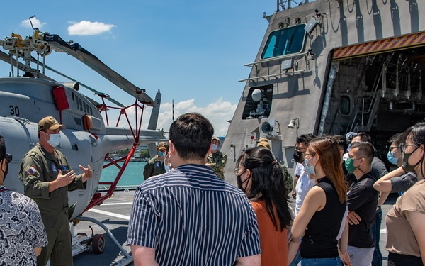 Singapore Ministry of Defence Staff visit USS Jackson