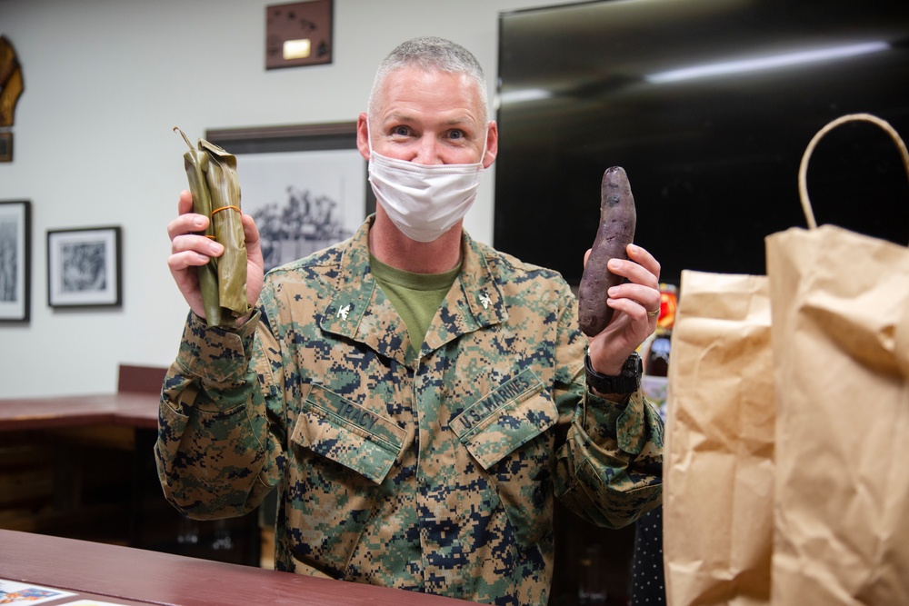 OKINAWAN NURSERY SCHOOL PRINCIPAL VISITS CAMP SCHWAB COMMANDER, BRINGS GIFTS