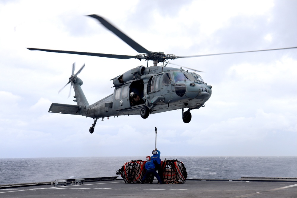 USS Charleston completes vertical replenishment-at-sea with USS Sampson