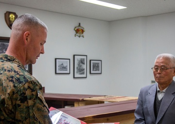 NEVER TOO LATE TO LEARN: 82-YEAR-OLD RECEIVES HONORARY STUDENT AWARD / 少年老い易く学成り難し - 82歳、名誉学生賞を受賞