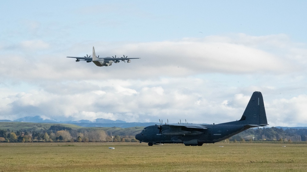 353 SOW launch aircraft, fly dissimilar formation with 40 SQ during TN22