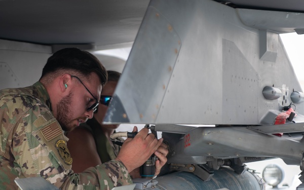 379th Air Expeditionary Wing performs second hot-pit refueling