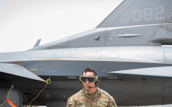 379th Air Expeditionary Wing performs second hot-pit refueling