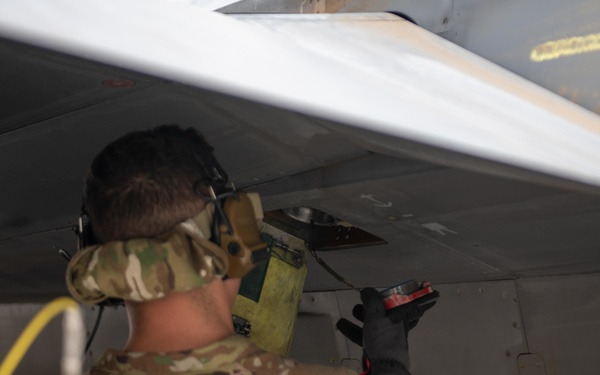 379th Air Expeditionary Wing performs second hot-pit refueling