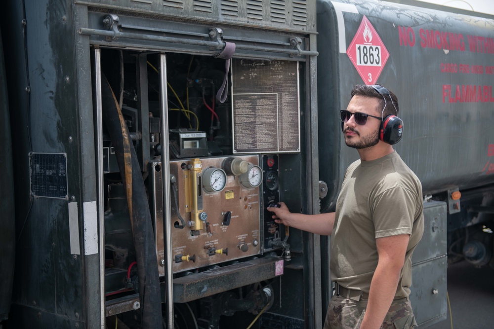 379th Air Expeditionary Wing performs second hot pit refueling