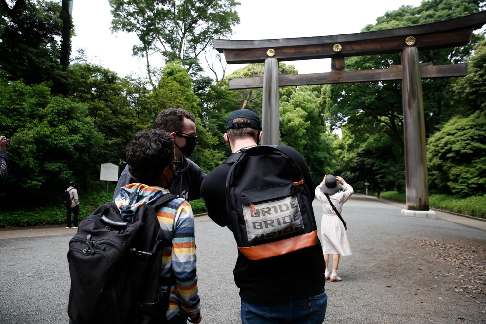 Abraham Lincoln Sailors visit the Meiji Shrine in a MWR tour to Tokyo