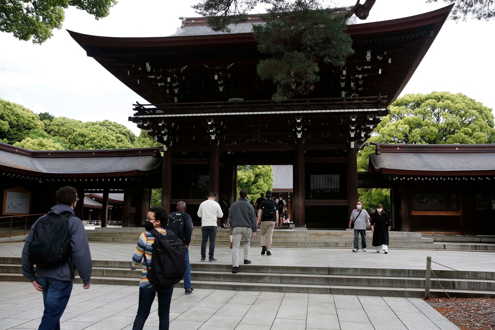 Abraham Lincoln Sailors visit the Meiji Shrine in a MWR tour