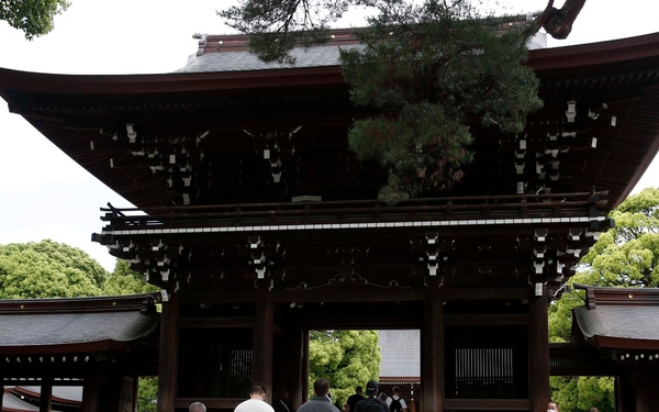 Abraham Lincoln Sailors visit the Meiji Shrine in a MWR tour